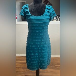 Nice mid length dress with built-in slip Size Large BRAND STUDIO M